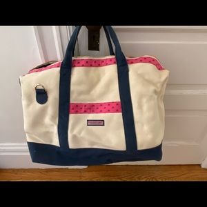Vineyard Vines weekender bag with skull whales